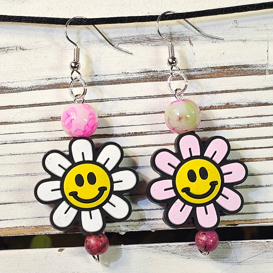 White/Pink Smiley Flower  Earrings #133