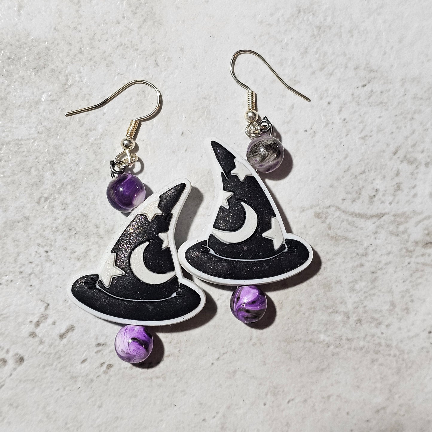 Witch hat black/purple earrings